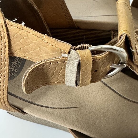 Dr. Scholls Tan Strappy Sandals With Adjustable Buckle & Low Wedge Heel Size 8 - Picture 3 of 7